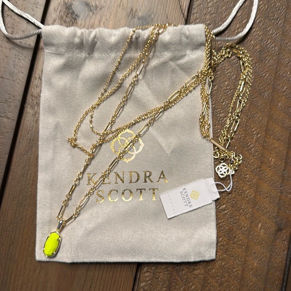 Triple chain necklace